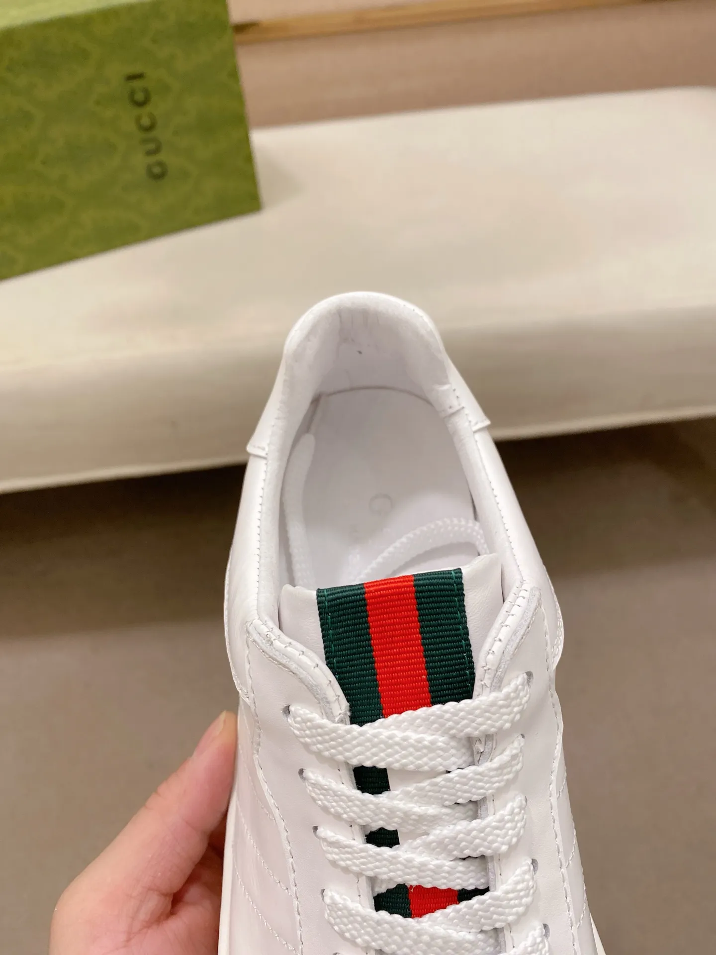 Factory price: 460💰 (GUCCI) The latest model from the official website 🎁🎁Casual and fashionable men's shoes👟, hot style 💥The version is simple and elegant, exclusive for trendy men. Unique official website latest brand elements 👑Gucci original decoration, fashionable and generous, the fabric is original cowhide ✅sheepskin lining, the official website specifies wear-resistant casual outsole, the classic model is taken in kind at the counter🎬38-44 (45 is not returned or exchanged)